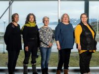 Fem af de mange grønlandske kvinder, som fik sat spiraler op uden at have givet samtykke. Foto: Miki Rosing