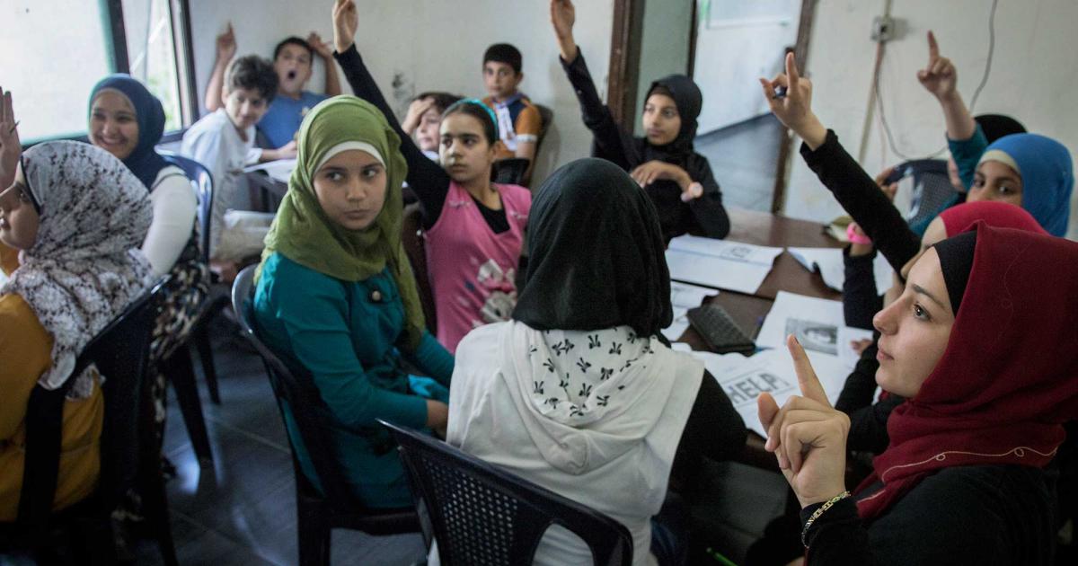 Parlament Mantle Erasure Institut for Menneskerettigheder vil styrke unge syrere og jordaneres  fremtidsudsigter | Institut for Menneskerettigheder